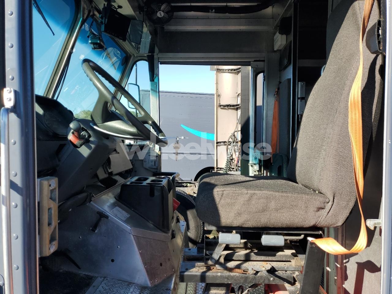 Photo 7 of 2021 FREIGHTLINER CHASSIS M LINE WALK-IN VAN (VIN 4UZAC2GA2MCMM9315)