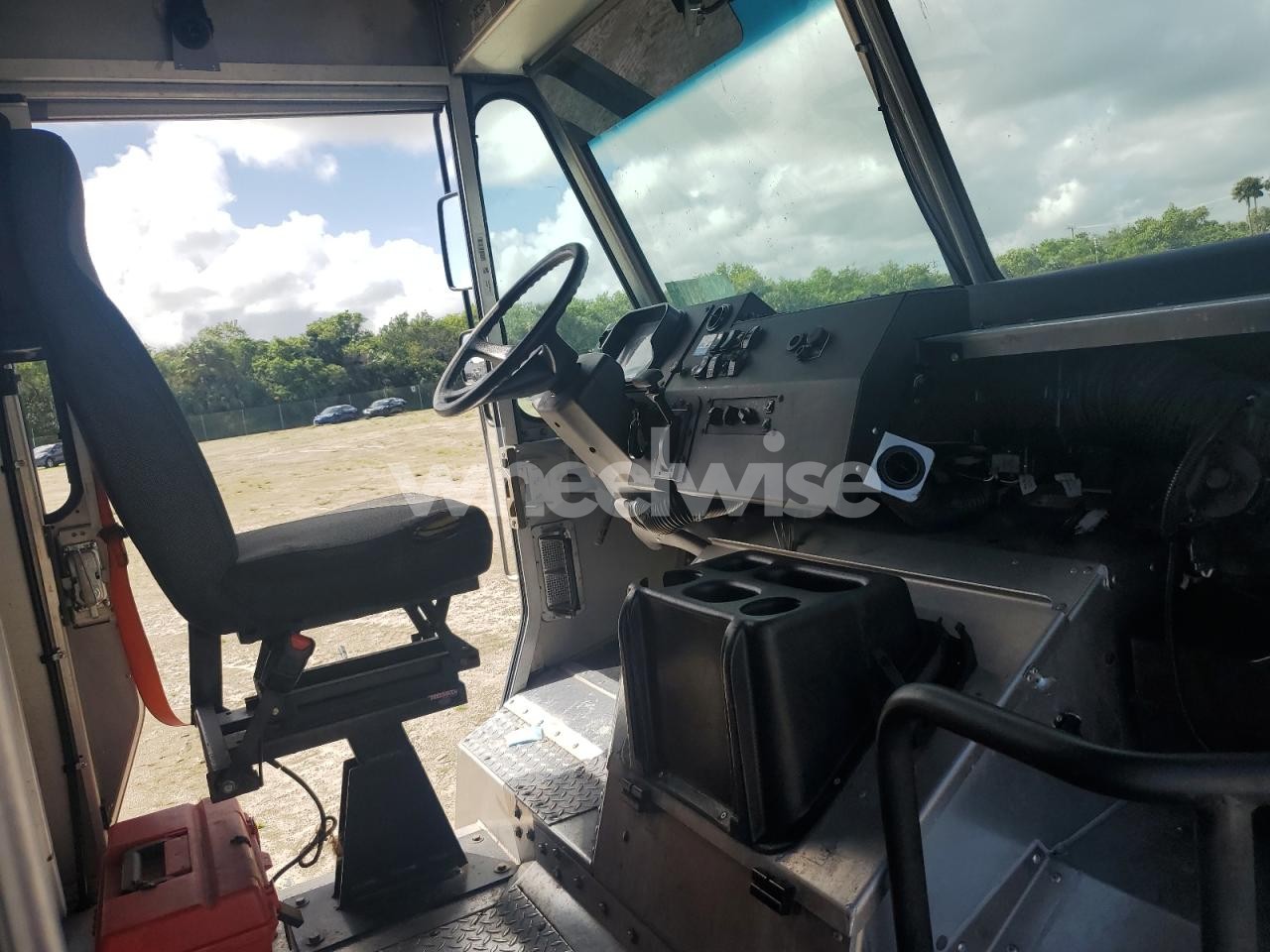 Photo 5 of 2021 FREIGHTLINER MT45G DELIVERY VAN (VIN 4UZAC2GA3MCMM9288)