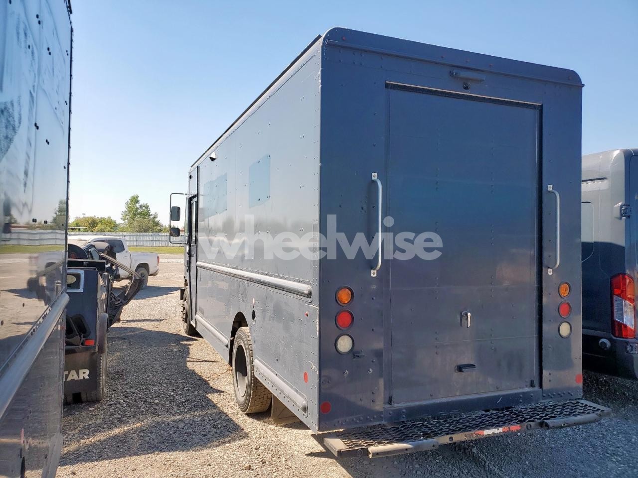 Photo 2 of 2021 FREIGHTLINER CHASSIS M LINE WALK-IN VAN (VIN 4UZAC2GA5MCMM9437)