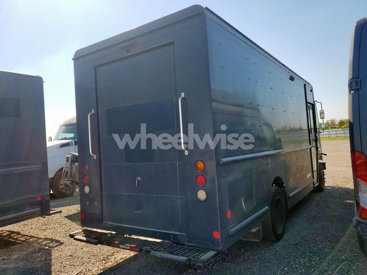 Photo 3 of 2021 FREIGHTLINER CHASSIS M LINE WALK-IN VAN (VIN 4UZAC2GA5MCMM9437)