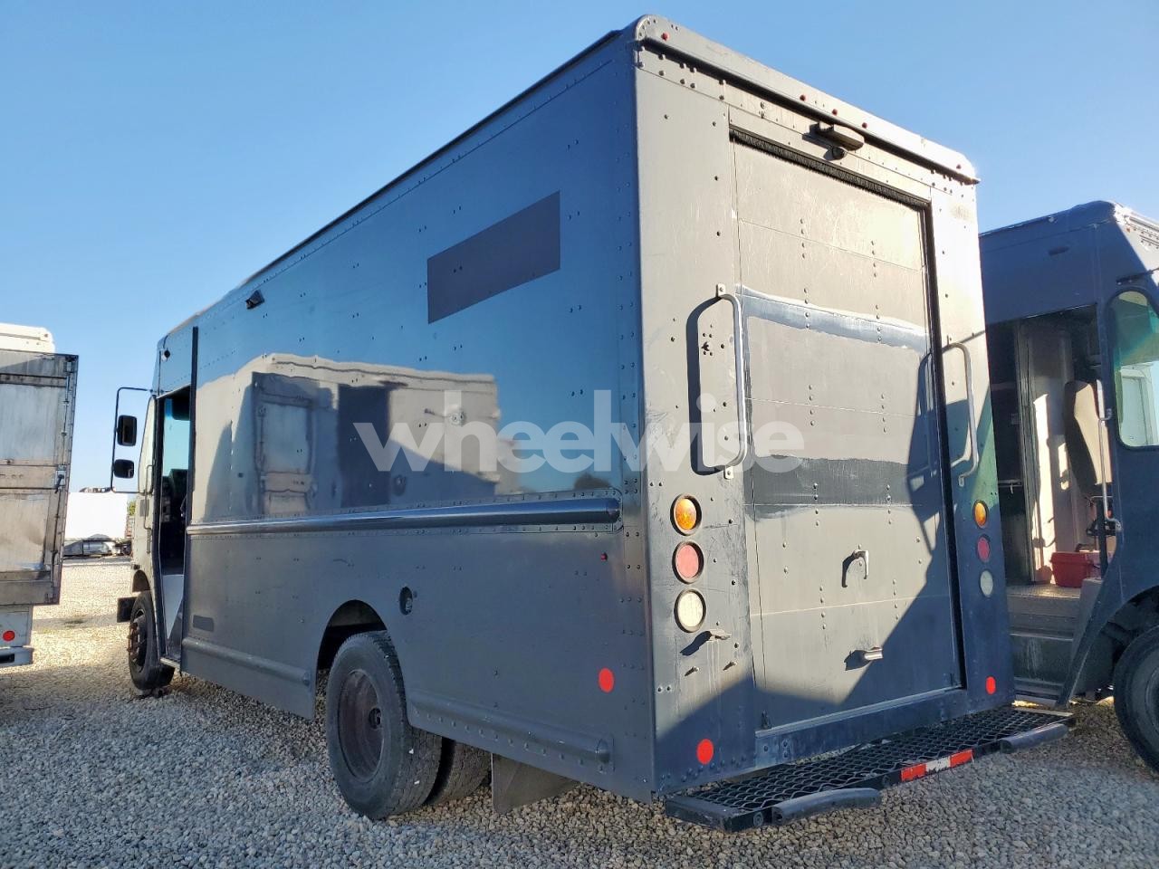 Photo 2 of 2021 FREIGHTLINER CHASSIS M LINE WALK-IN VAN (VIN 4UZAC2GA5MCMM9602)