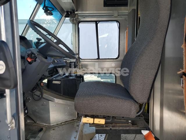Photo 6 of 2021 FREIGHTLINER CHASSIS M LINE WALK-IN VAN (VIN 4UZAC2GA7MCMN0296)