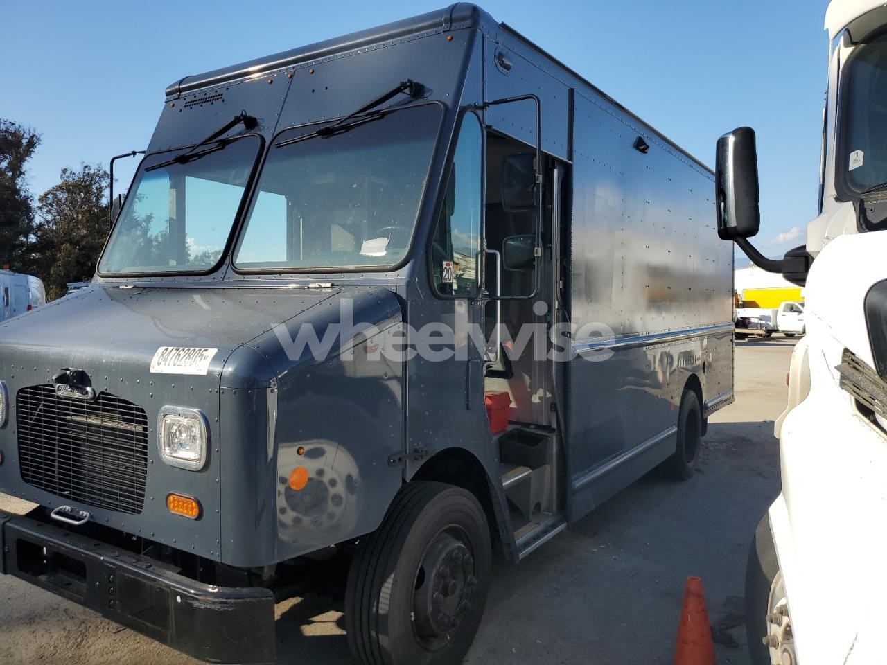 2021 FREIGHTLINER CHASSIS M LINE WALK-IN VAN (VIN 4UZAC2GA8MCMM9786) main photo