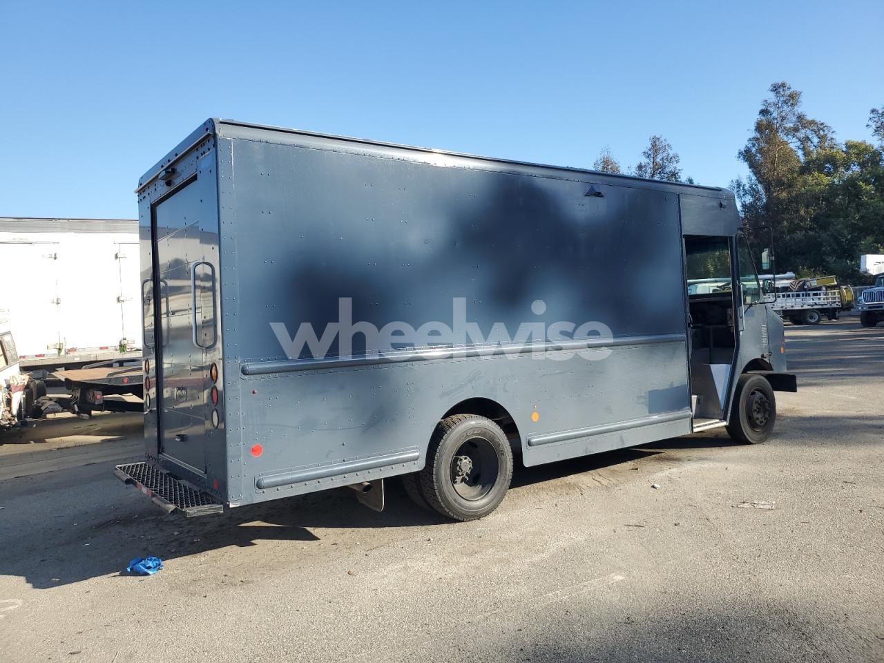 Photo 3 of 2021 FREIGHTLINER CHASSIS M LINE WALK-IN VAN (VIN 4UZAC2GA8MCMM9786)