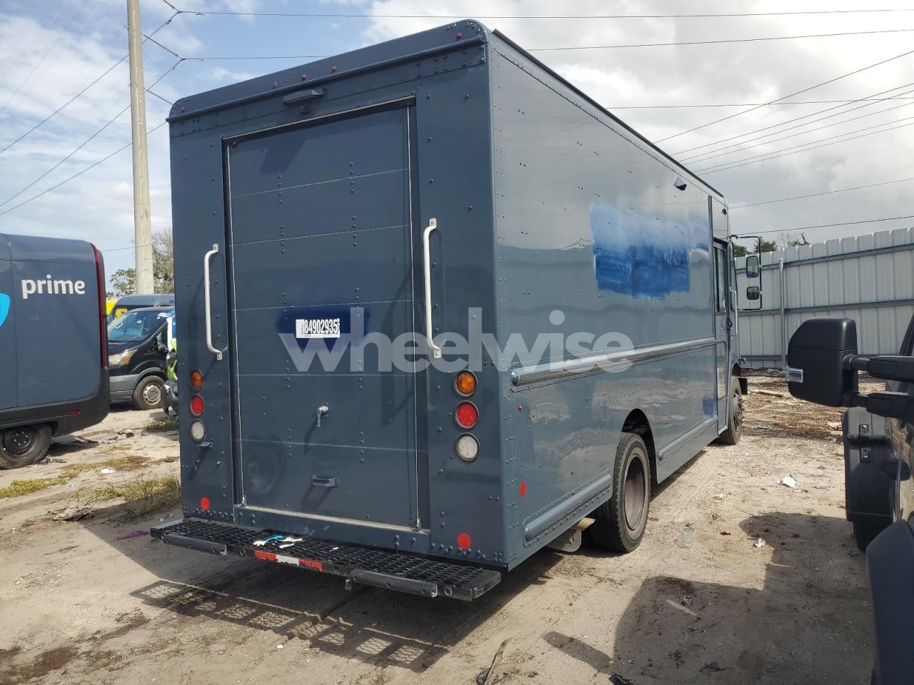 Photo 3 of 2021 FREIGHTLINER CHASSIS M LINE WALK-IN VAN (VIN 4UZAC2GAXMCMM9577)