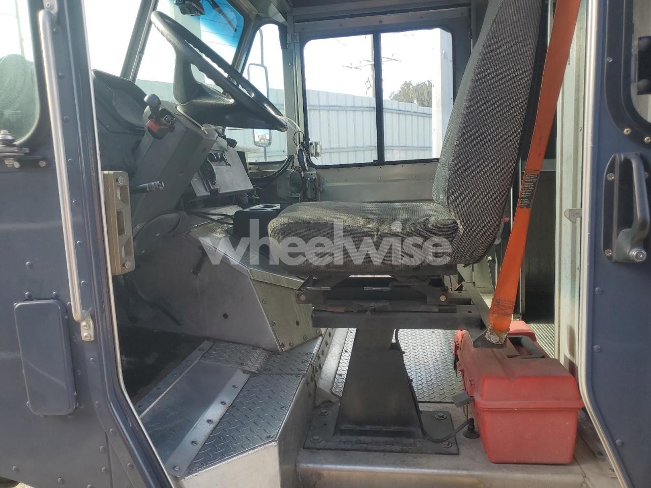 Photo 7 of 2021 FREIGHTLINER CHASSIS M LINE WALK-IN VAN (VIN 4UZAC2GAXMCMM9577)