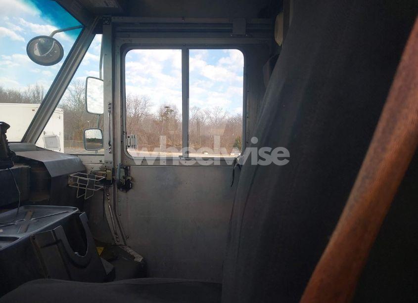 Photo 6 of 2007 Freightliner Chassis M LINE WALK-IN VAN (VIN 4UZACCCP17CZ86794)