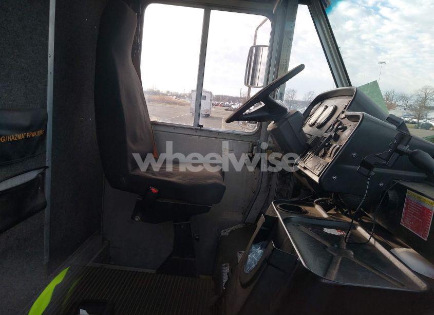 Photo 7 of 2007 Freightliner Chassis M LINE WALK-IN VAN (VIN 4UZACCCP17CZ86794)