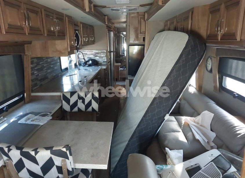 Photo 8 of 2019 Freightliner Chassis XC (VIN 4UZACGFC3KCKT4183)