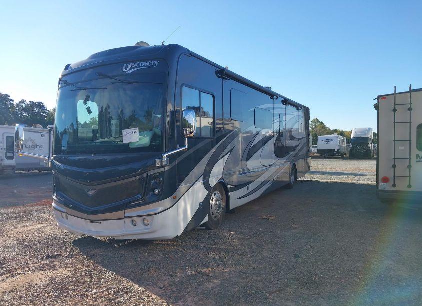 Photo 2 of 2021 Freightliner Chassis XC (VIN 4UZACGFC4MCMR2506)