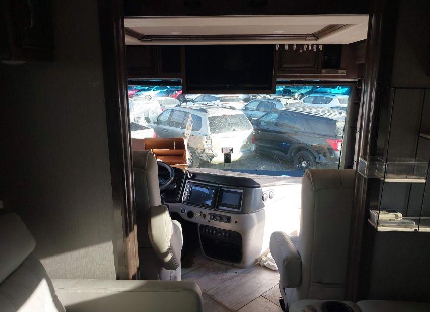 Photo 8 of 2021 Freightliner Chassis XC (VIN 4UZACGFC4MCMR2506)