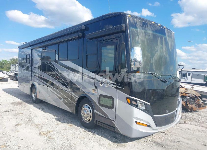 2022 Freightliner Chassis XC (VIN 4UZACGFC5NCNU7661) main photo