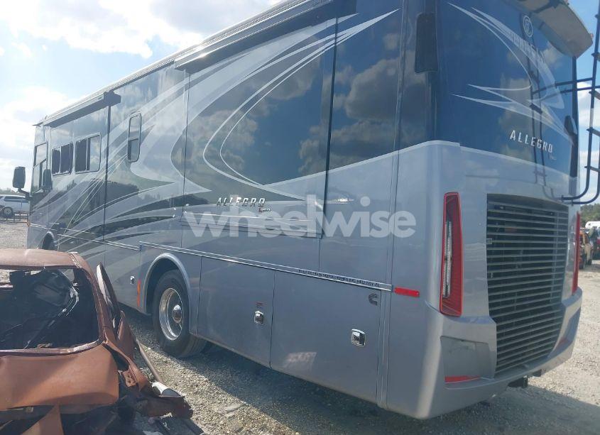 Photo 3 of 2022 Freightliner Chassis XC (VIN 4UZACGFC5NCNU7661)