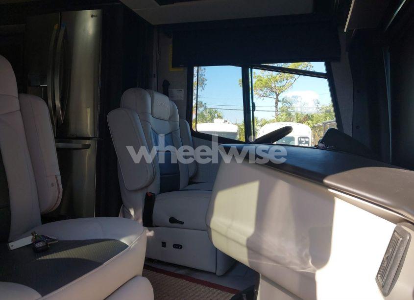 Photo 5 of 2024 Freightliner Holiday RAMBLER ARMADA MOTOR HOME XC (VIN 4UZACGFEXRCVJ4419)