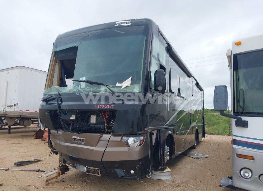 Photo 2 of 2023 Freightliner Chassis XC (VIN 4UZACHFCXPCUD9444)