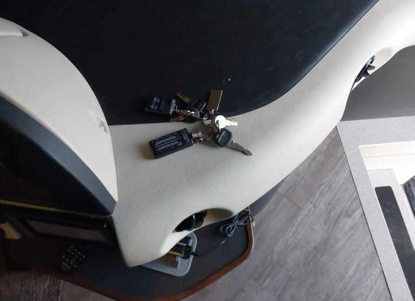 Photo 11 of 2018 Freightliner Motor HOME XC (VIN 4UZACWFC9JCKK1754)