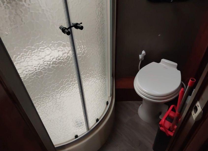 Photo 17 of 2018 Freightliner Motor HOME XC (VIN 4UZACWFC9JCKK1754)