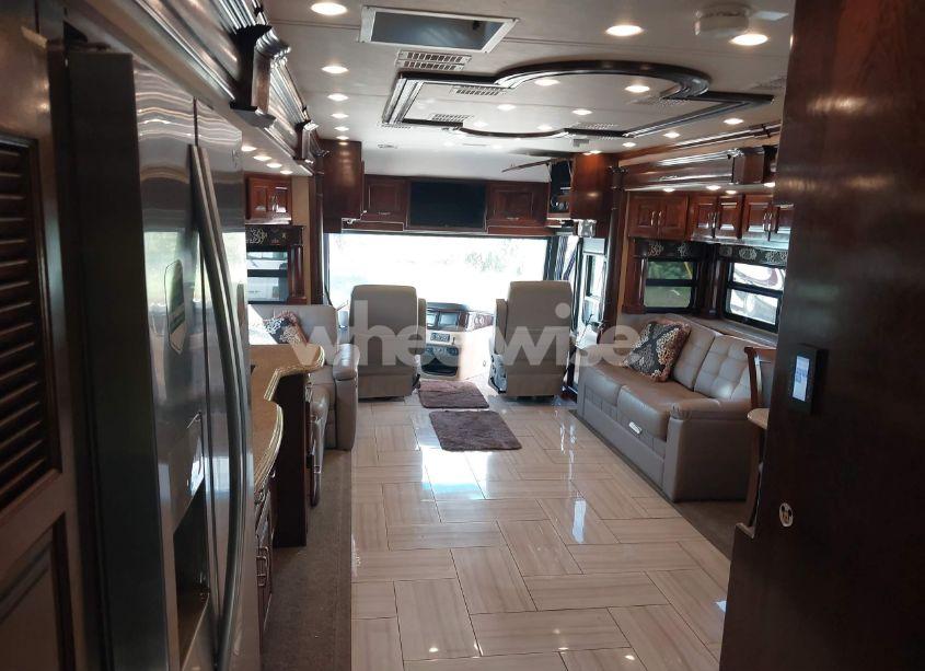 Photo 5 of 2017 Freightliner Chassis XC (VIN 4UZFCGCY1HCJD6151)