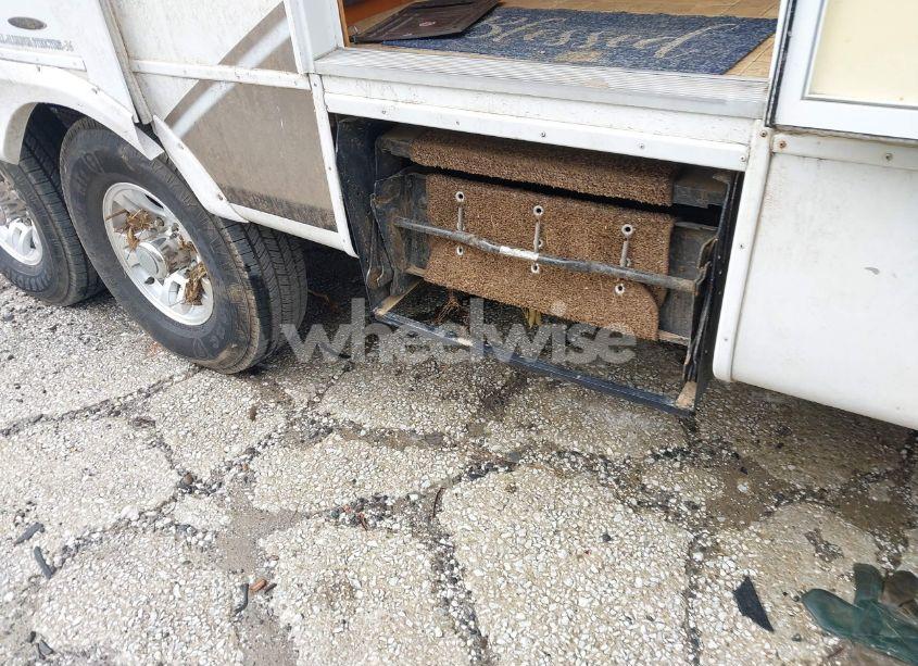 Photo 6 of 2008 Crossroads Seville 36 SK (VIN 4V0FC36258E002925)