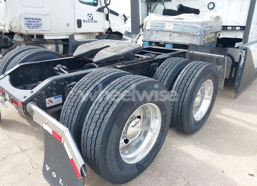 Photo 13 of 2025 Volvo New VNL (VIN 4V4BC9EH3SN694891)