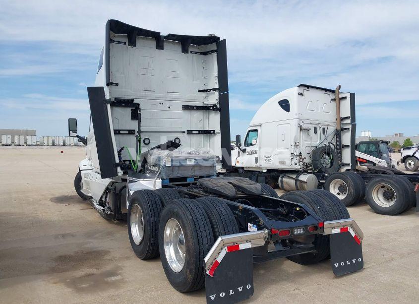 Photo 3 of 2025 Volvo New VNL (VIN 4V4BC9EH3SN694891)