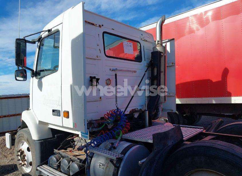 Photo 13 of 2004 Volvo Vn VNM (VIN 4V4M19GF64N355815)