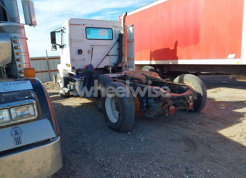 Photo 3 of 2004 Volvo Vn VNM (VIN 4V4M19GF64N355815)