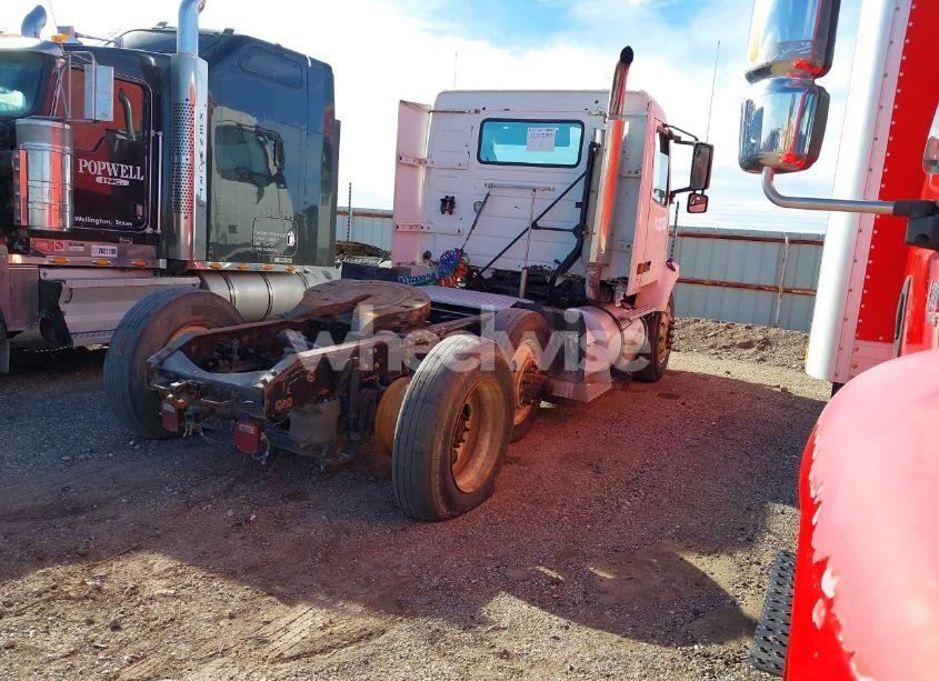 Photo 4 of 2004 Volvo Vn VNM (VIN 4V4M19GF64N355815)