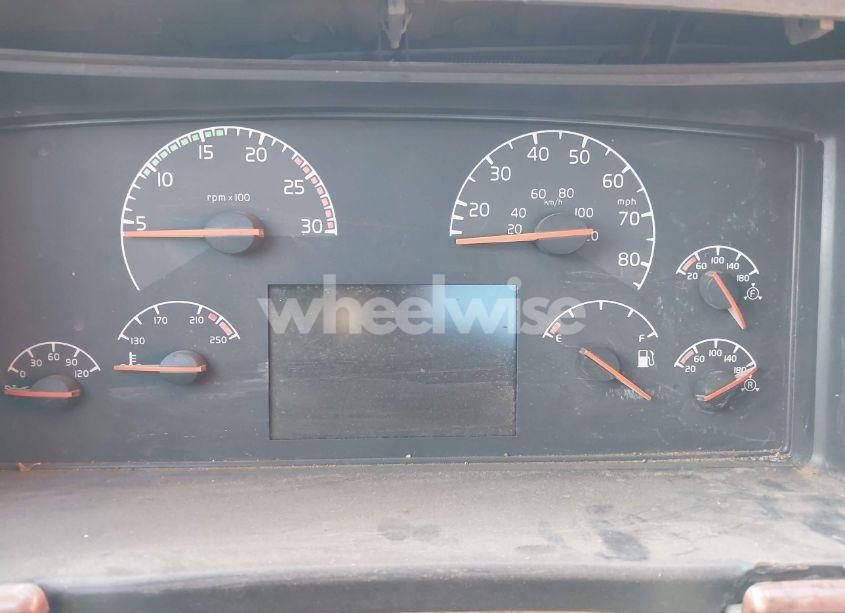 Photo 5 of 2004 Volvo Vn VNM (VIN 4V4M19GF64N355815)