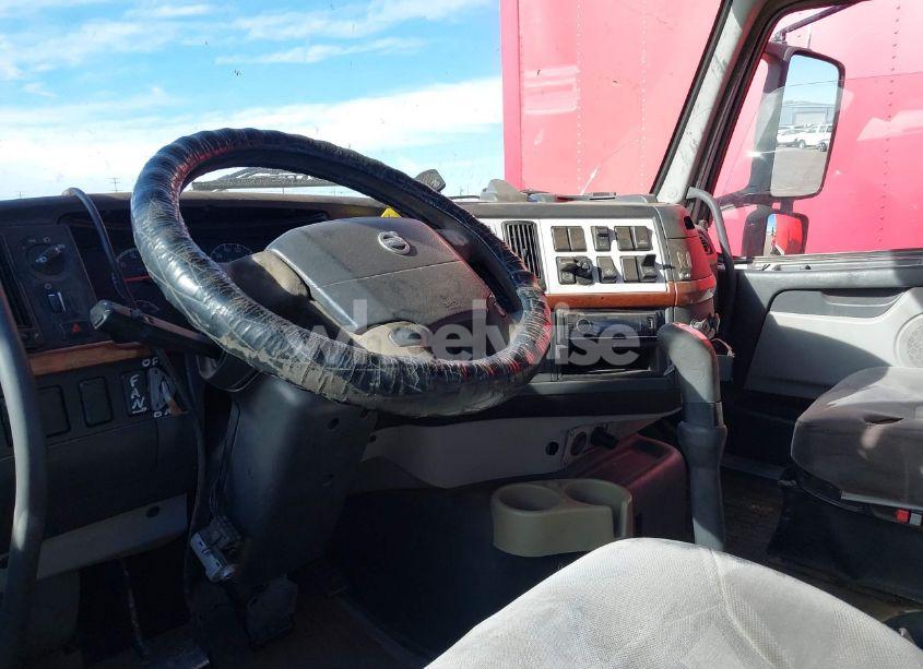 Photo 6 of 2004 Volvo Vn VNM (VIN 4V4M19GF64N355815)