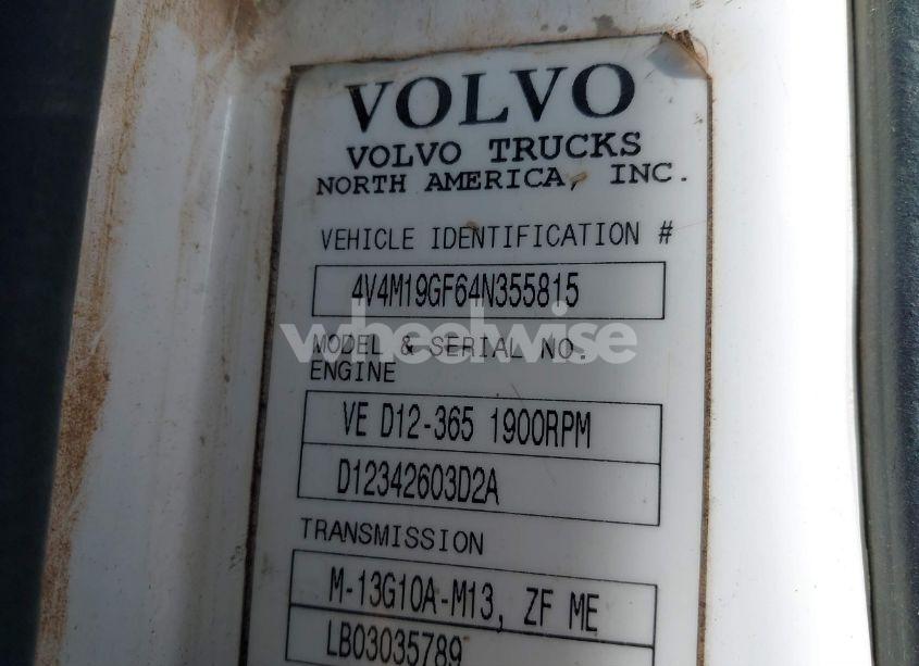Photo 8 of 2004 Volvo Vn VNM (VIN 4V4M19GF64N355815)