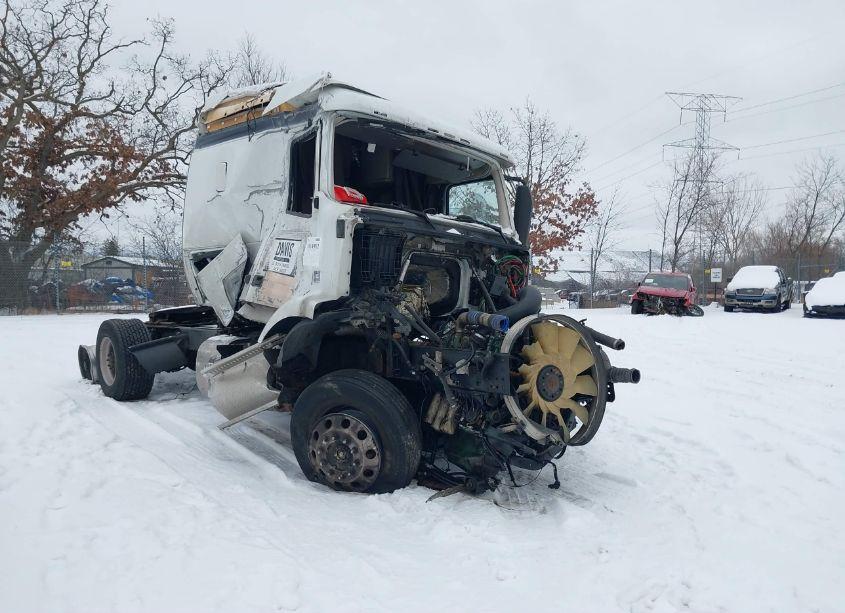2015 Volvo Vn VNM (VIN 4V4M99DGXFN927607) main photo