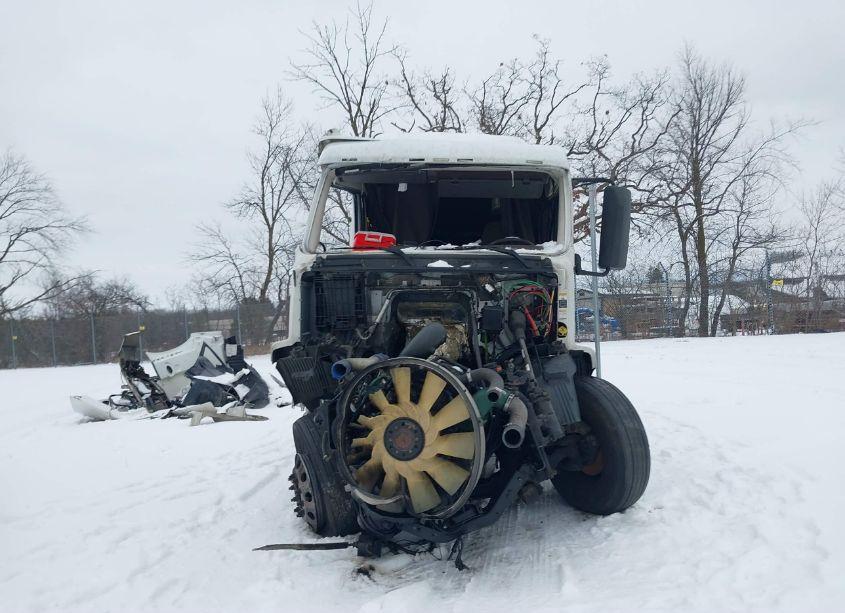 Photo 12 of 2015 Volvo Vn VNM (VIN 4V4M99DGXFN927607)