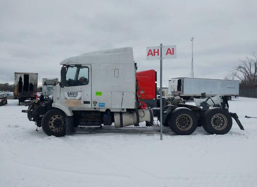 Photo 14 of 2015 Volvo Vn VNM (VIN 4V4M99DGXFN927607)