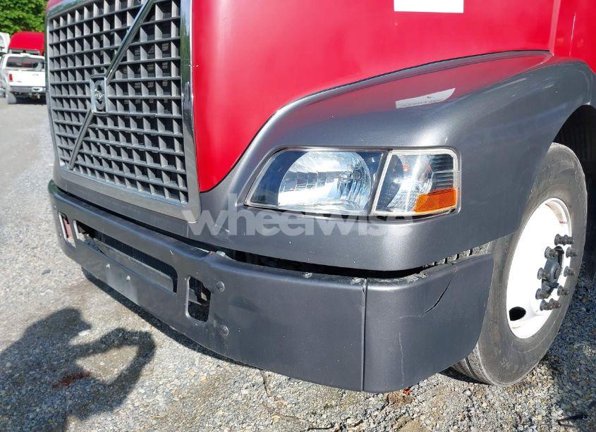 Photo 11 of 2004 Volvo Vn VNM (VIN 4V4MC9GH34N372342)