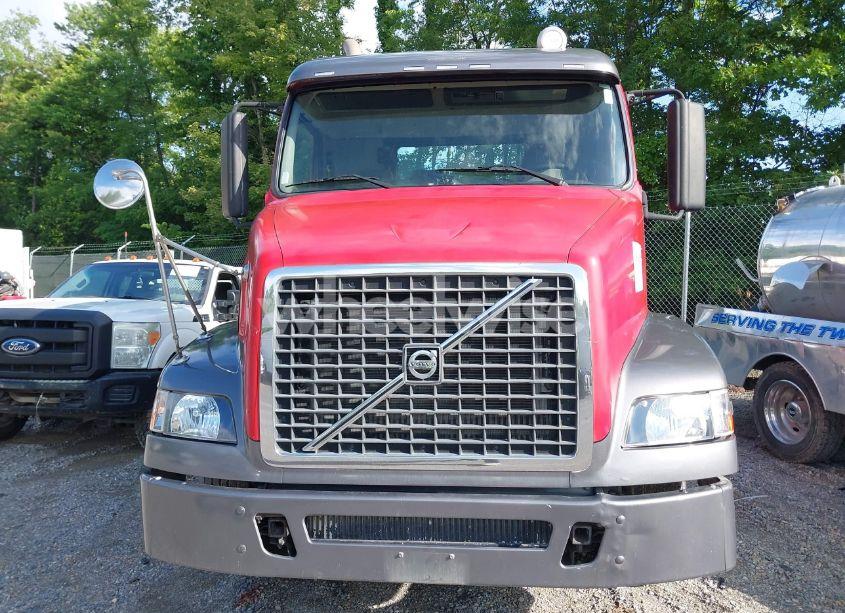 Photo 12 of 2004 Volvo Vn VNM (VIN 4V4MC9GH34N372342)