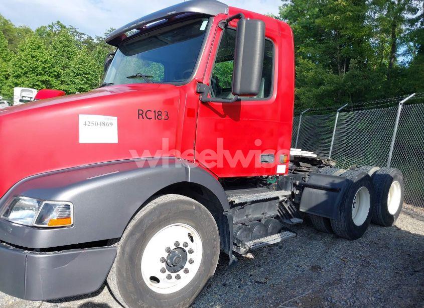 Photo 14 of 2004 Volvo Vn VNM (VIN 4V4MC9GH34N372342)