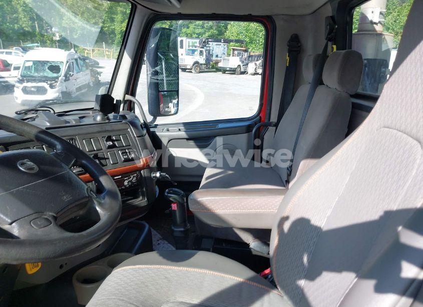 Photo 7 of 2004 Volvo Vn VNM (VIN 4V4MC9GH34N372342)