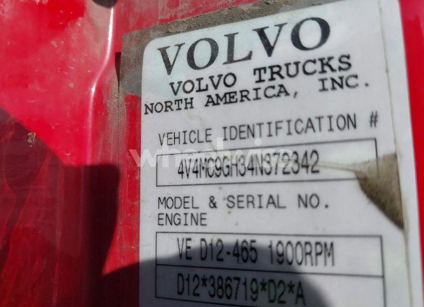 Photo 8 of 2004 Volvo Vn VNM (VIN 4V4MC9GH34N372342)