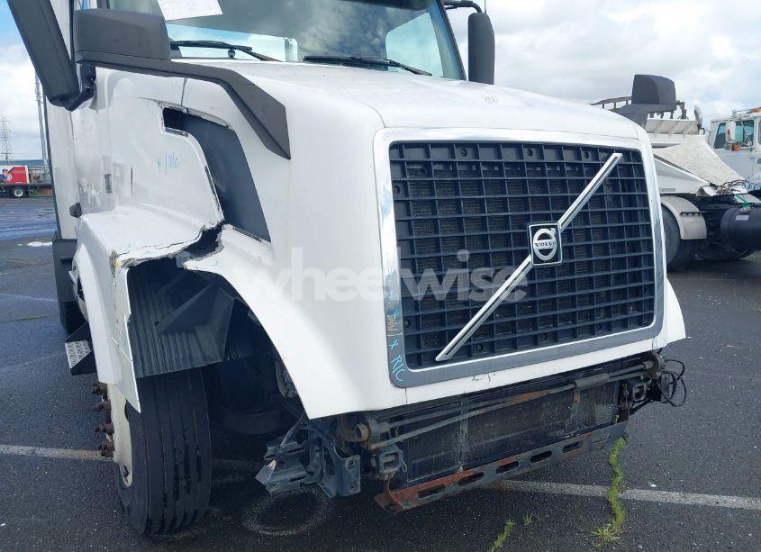 Photo 10 of 2012 Volvo Vn VNL (VIN 4V4N19EG1CN561154)