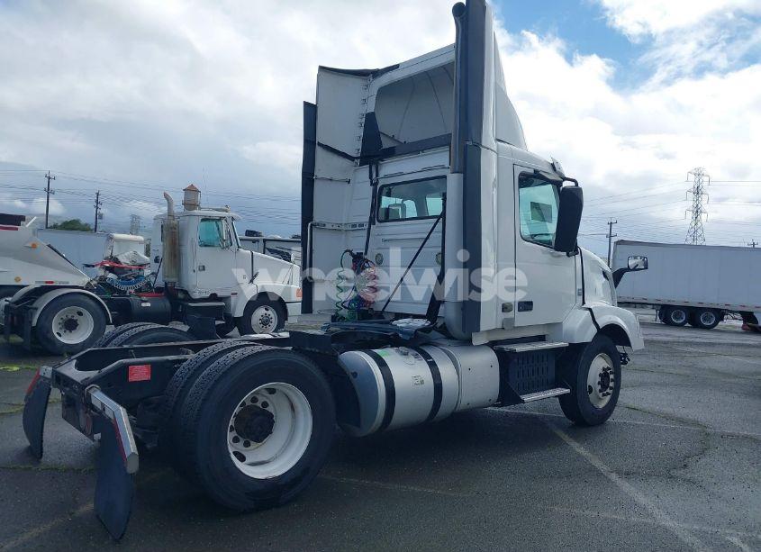 Photo 4 of 2012 Volvo Vn VNL (VIN 4V4N19EG1CN561154)