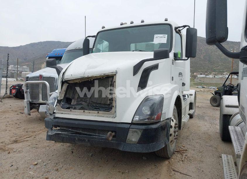 Photo 2 of 2012 Volvo Vn VNL (VIN 4V4N39EG0CN556957)