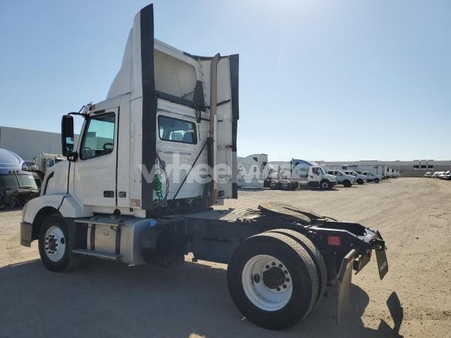 2017 VOLVO VNL SEMI TRUCK (VIN 4V4N39TGXHN988045) main photo