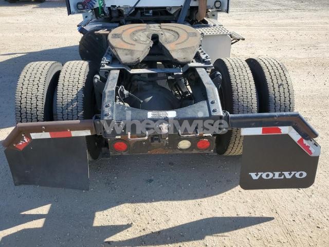 Photo 2 of 2017 VOLVO VNL SEMI TRUCK (VIN 4V4N39TGXHN988045)