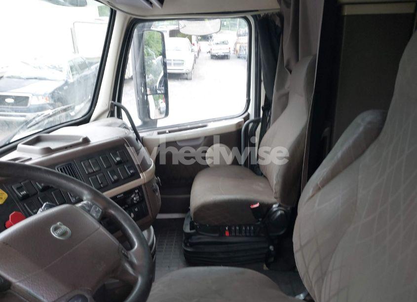 Photo 6 of 2016 Volvo Vn VNL (VIN 4V4N99EH5GN965923)