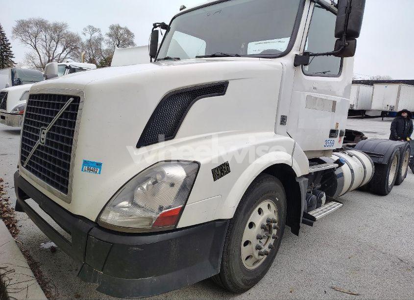 Photo 2 of 2017 Volvo Vnl N/A (VIN 4V4NC9DG7HN983559)