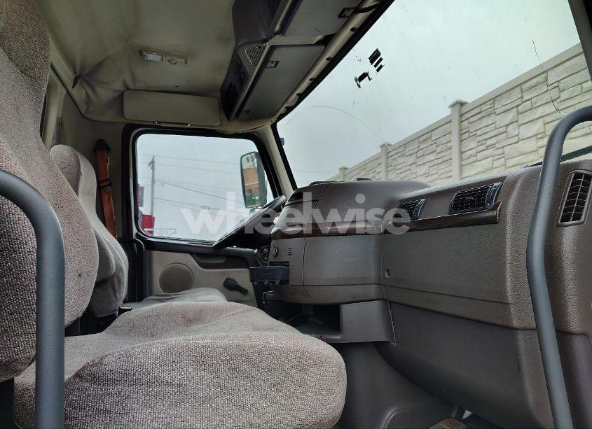 Photo 5 of 2017 Volvo Vnl N/A (VIN 4V4NC9DG7HN983559)