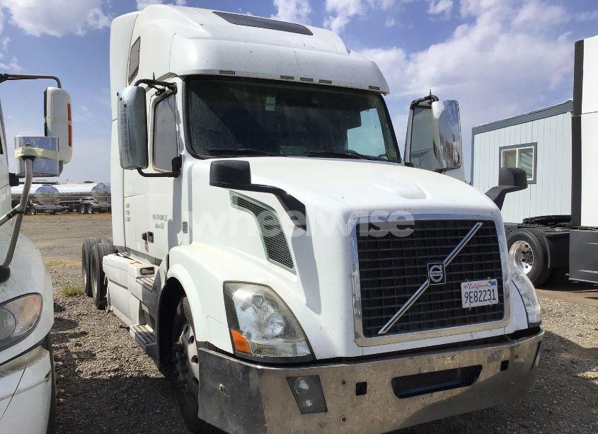 2015 Volvo Vn VNL (VIN 4V4NC9EG0FN187117) main photo