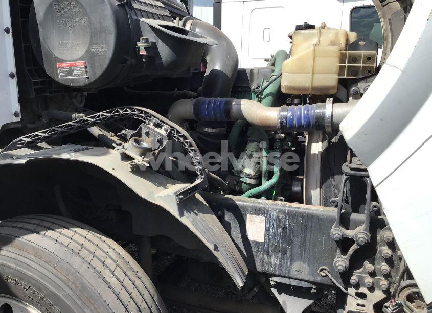 Photo 11 of 2015 Volvo Vn VNL (VIN 4V4NC9EG0FN187117)