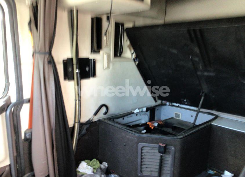 Photo 12 of 2015 Volvo Vn VNL (VIN 4V4NC9EG0FN187117)